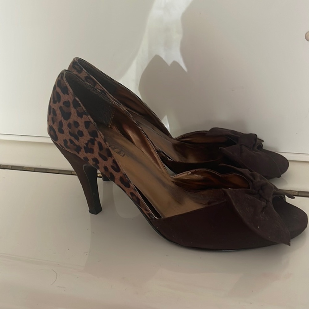 Beautiful, high heel leather shoes. Size 8.